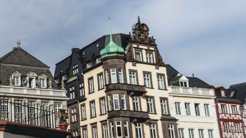 Evaluating AI supported ASR performance: the role of semantic density within the Discriminative Lexicon Model (DLM)